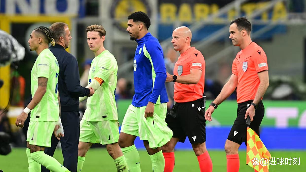 一场欧冠比赛因裁判判罚引发争议的球员